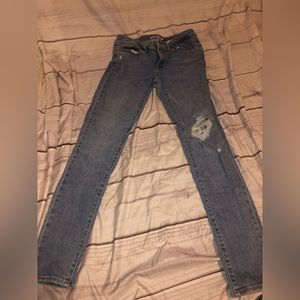 Women Levi’s jeans skinny size 27